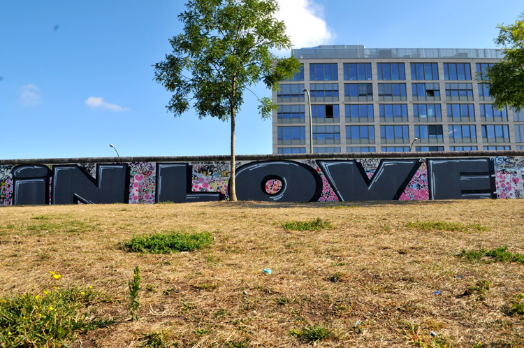 Berlin street art East Side Gallery Graffiti